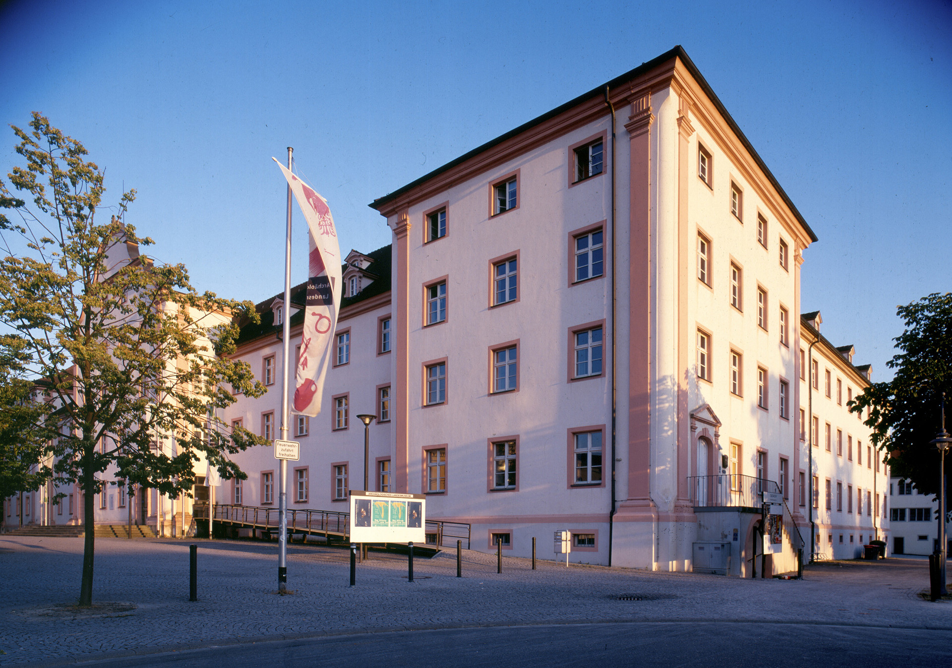 
          Archäologisches Landesmuseum Baden-Württemberg
          Bild 1