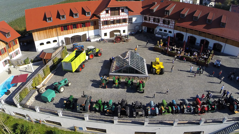 
        Auto & Traktor Museum
        Bild 1