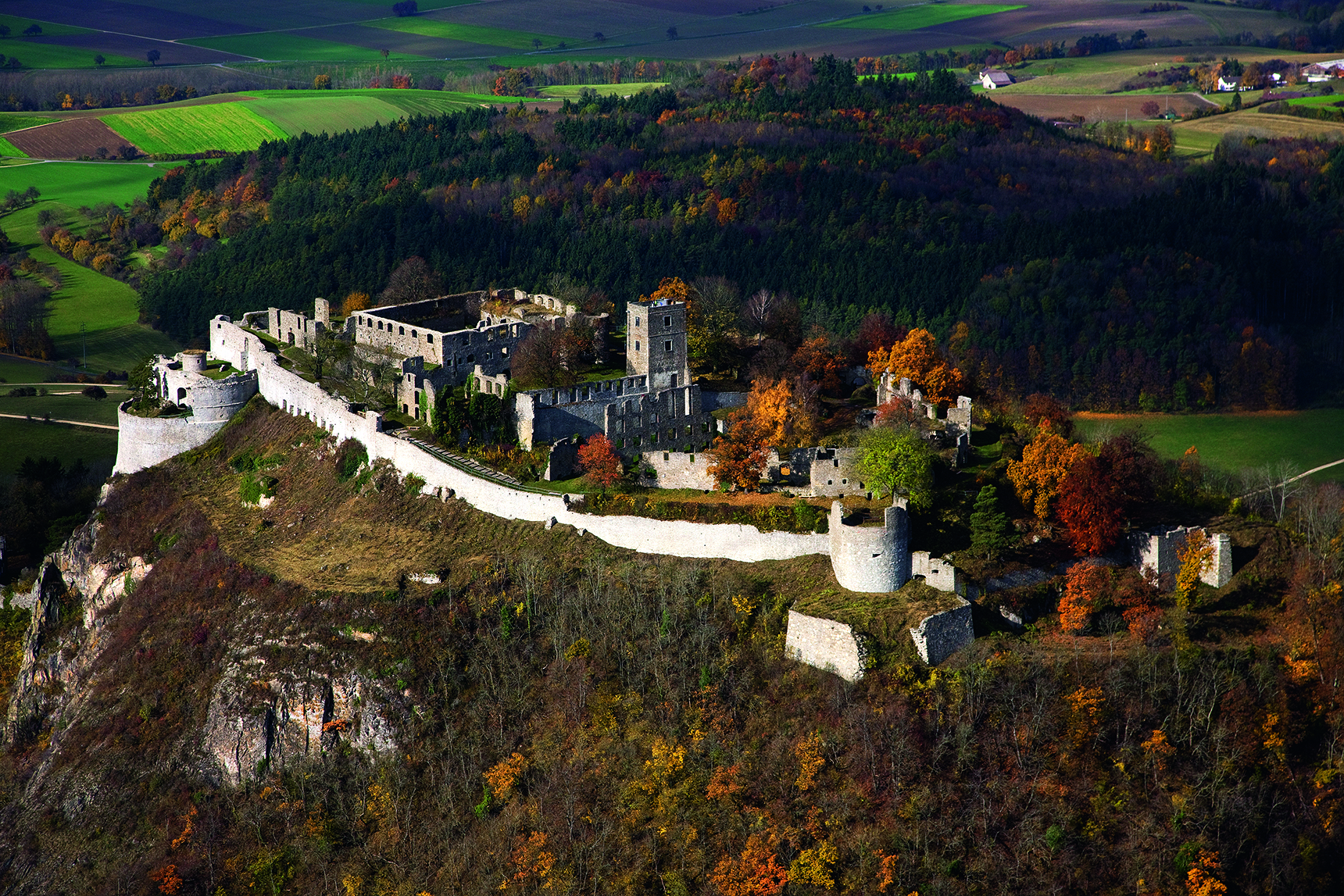 
          Festungsruine Hohentwiel
          Bild 1