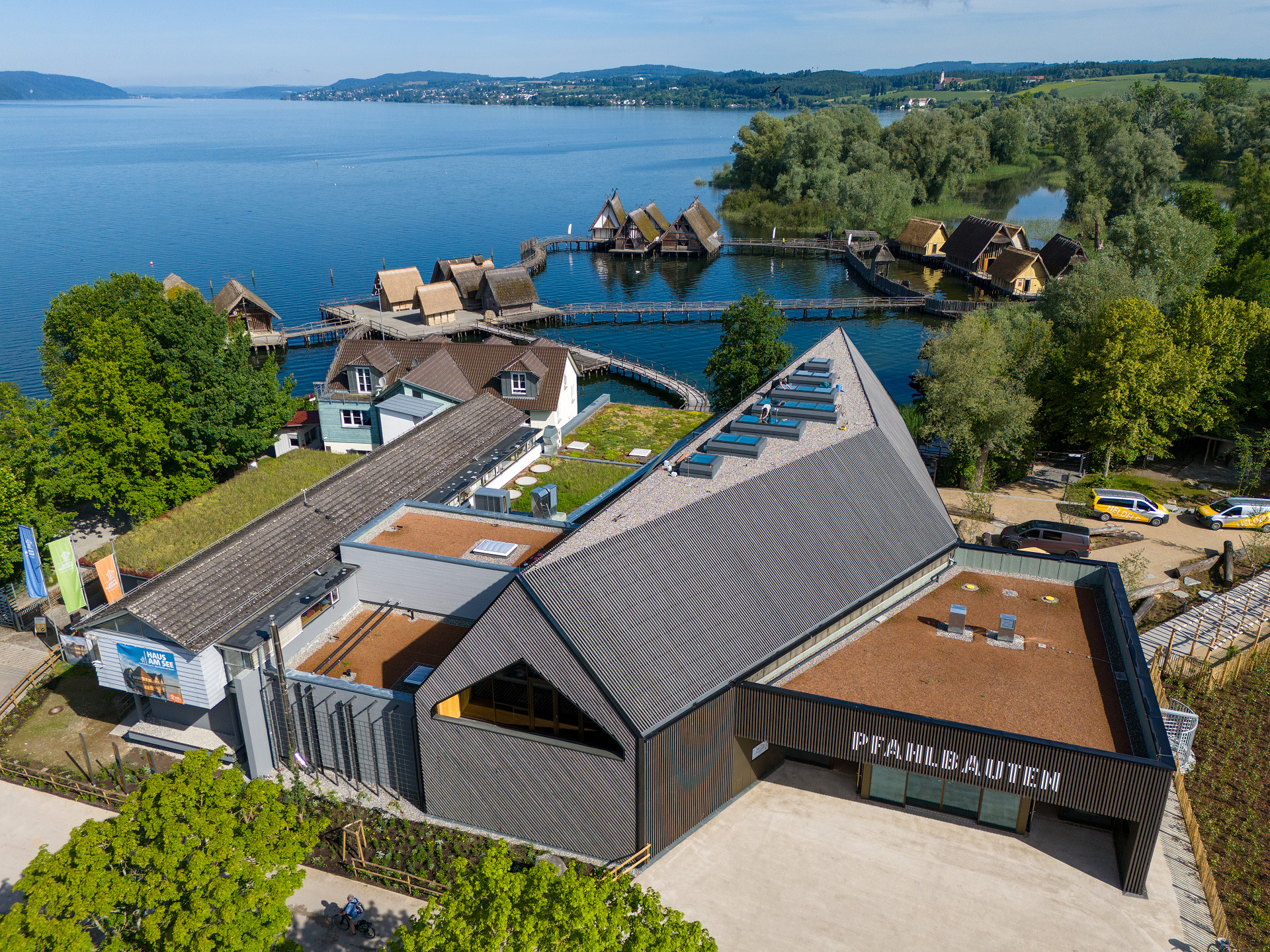 
          Pfahlbaumuseum Unteruhldingen
          Bild 1